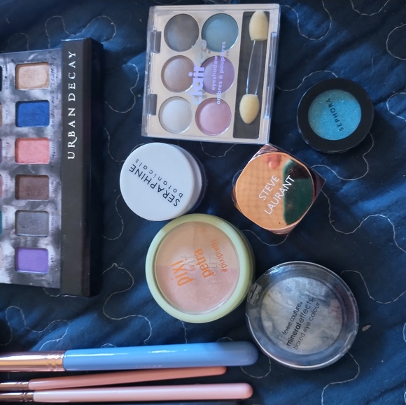 Make-up kit with full set of brushes - Picture 8 of 9